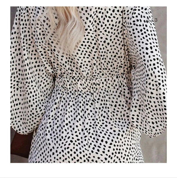 VICI Flawless Well Behaved Printed Pocketed Tie Romper. Size small - Picture 3 of 16